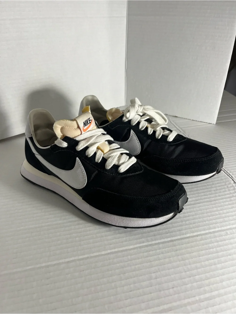 Nike Waffle Trainer size 5 1/2 youth good condition
